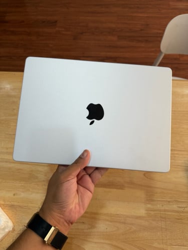 MacBook Pro 2024 14” M4 16G/512G Battery 100%