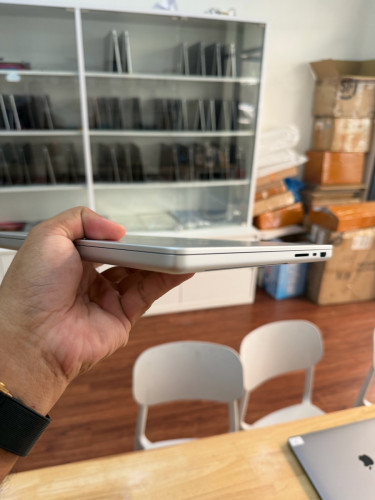 MacBook Pro 2024 14” M4 16G/512G Battery 100%