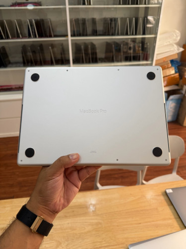 MacBook Pro 2024 14” M4 16G/512G Battery 100%