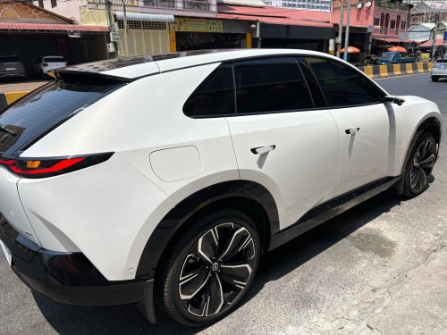 Mazda EZ-60 ថ្នាំ​ស៊ីន​មួយ​ជុំ​ មហាថ្មី​ ប្រេីបានតិចគីឡូ