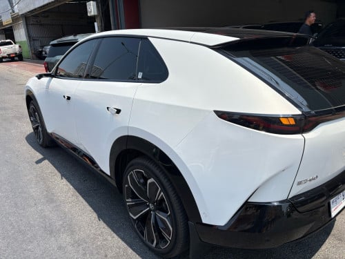 Mazda EZ-60 ថ្នាំ​ស៊ីន​មួយ​ជុំ​ មហាថ្មី​ ប្រេីបានតិចគីឡូ