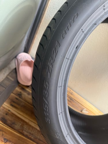 Pirelli  315/35 R21