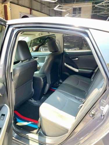 Prius 2012 Full Advanced Plug in option5