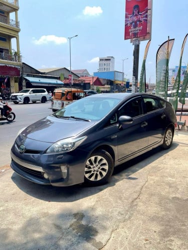 Prius 2012 Full Advanced Plug in option5