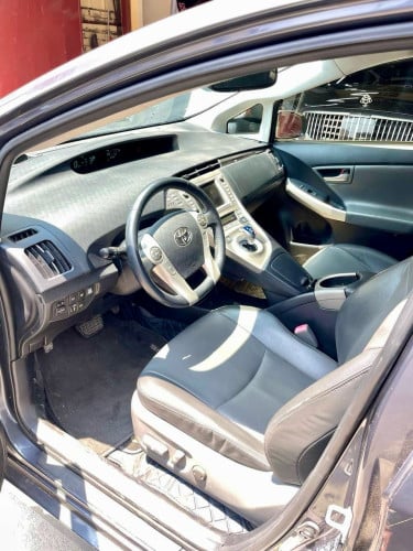 Prius 2012 Full Advanced Plug in option5