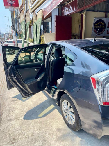 Prius 2012 Full Advanced Plug in option5