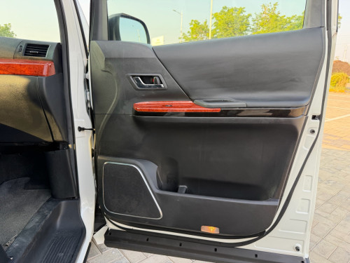 Toyota Alphard 2012 ( កែកញ្ច្រែងឆ្វេងហ្សុីន)