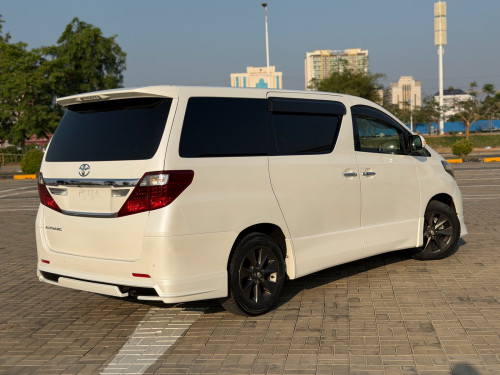 Toyota Alphard 2012 ( កែកញ្ច្រែងឆ្វេងហ្សុីន )