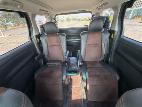 Toyota Alphard 2013 Auto3 កែឆ្វេងហ្សុីន( ក្រដាសពន្ធថ្មី )