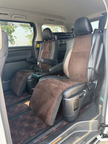 Toyota Alphard 2013 Auto3 កែឆ្វេងហ្សុីន( ក្រដាសពន្ធថ្មី )
