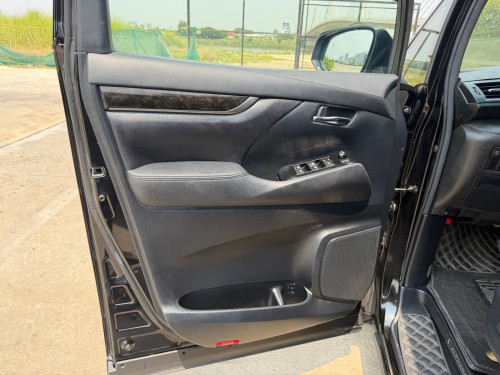 Toyota Alphard 2017 Auto3 up 2021( ក្រដាសពន្ធថ្មី)