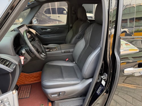 Toyota Alphard 2024 (8000km, Small seats)