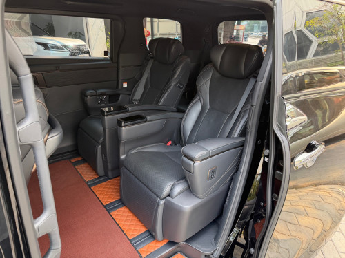 Toyota Alphard 2024 (8000km, Small seats)