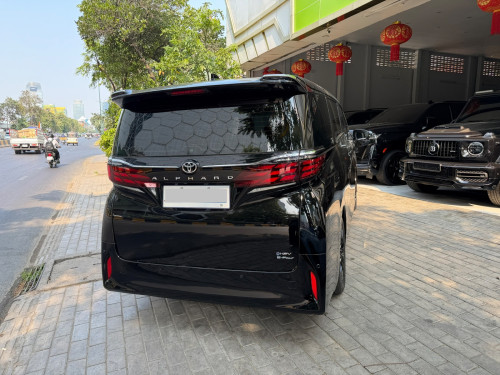 Toyota Alphard 2024 (8000km, Small seats)