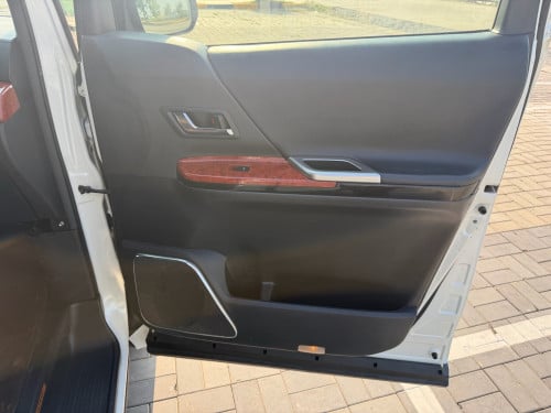 Toyota Alphard Auto3 2013 ( កែកញ្ច្រែងឆ្វេងហ្សុីន)