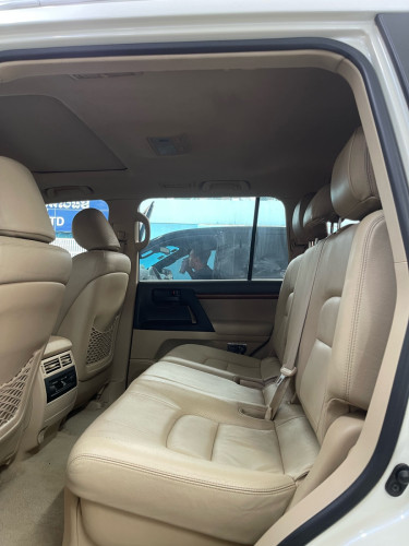 TOYOTA LAND CRUISER GXR 2013