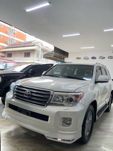 TOYOTA LAND CRUISER GXR 2013