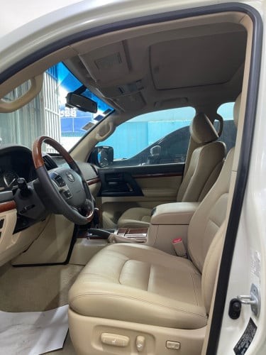 TOYOTA LAND CRUISER GXR 2013