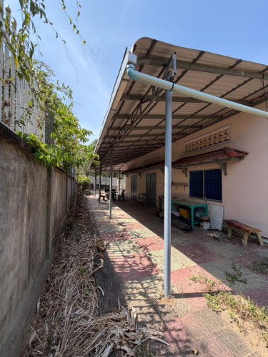 ផ្ទះវីឡាលំហែជាប់ជើងភ្នំផ្លូវមកទឹកឈូរ កំពត
