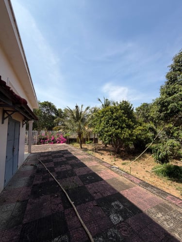 ផ្ទះវីឡាលំហែជាប់ជើងភ្នំផ្លូវមកទឹកឈូរ កំពត