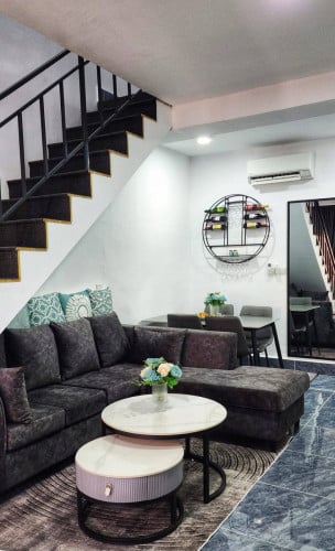 ផ្ទះលក់ អូសតែវ៉ាលីចូលនៅ គ្រឿងតុបតែង សំភារៈ មាន១កំប្លេ