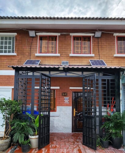ផ្ទះលក់ អូសតែវ៉ាលីចូលនៅ គ្រឿងតុបតែង សំភារៈ មាន១កំប្លេ