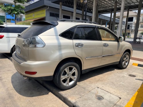 ឡានលក់បន្ទាន់ម្ចាស់កុនលុយ