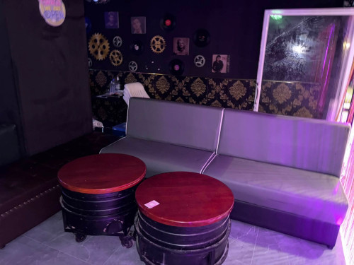 តុ​ សាឡុង​ លក់