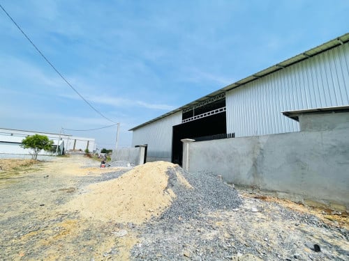 ឃ្លាំងជួលនៅផ្លូវជាតិលេខ៣ ម្តុំផ្សារព្រៃទទឹង
