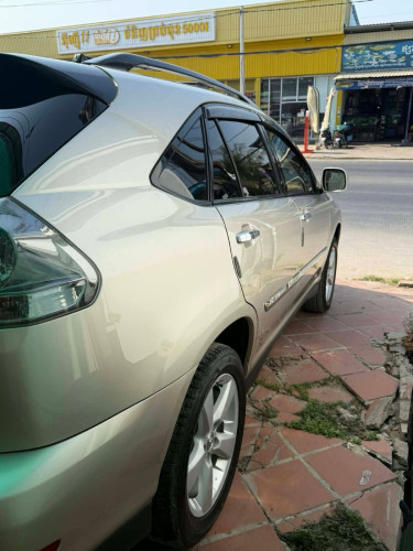 ឡានថ្មី