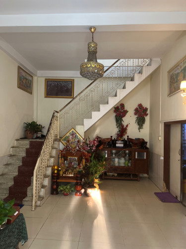ផ្ទះវីឡាលក់បន្ទាន់ 5បន្ទប់គេង 3បន្ទប់ទឹក (តម្លៃចរចាបាន)
