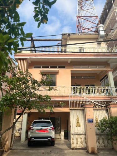 ផ្ទះវីឡាលក់បន្ទាន់ 5បន្ទប់គេង 3បន្ទប់ទឹក (តម្លៃចរចាបាន)