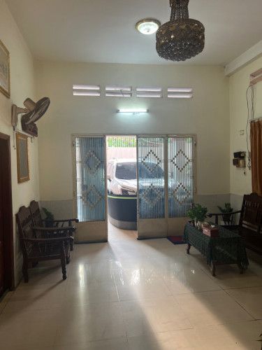 ផ្ទះវីឡាលក់បន្ទាន់ 5បន្ទប់គេង 3បន្ទប់ទឹក (តម្លៃចរចាបាន)