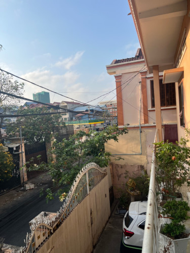 ផ្ទះវីឡាលក់បន្ទាន់ 5បន្ទប់គេង 3បន្ទប់ទឹក (តម្លៃចរចាបាន)