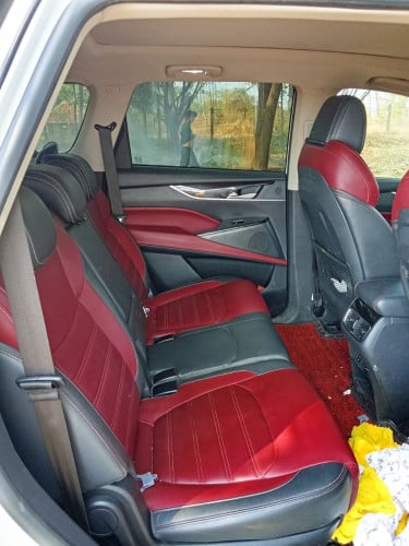 ឡានខ្ញុំលក់បន្ទាន់ Maxus D60 2021 White  7-Seater 24,000$