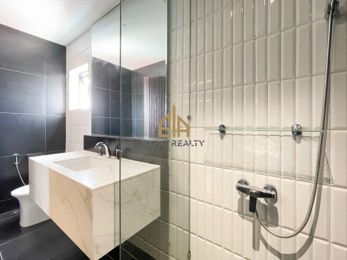 3 Bedroom Penthouse for rent in Beoung Kak 1-Tuolkork.