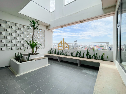 3 Bedroom Penthouse for rent in Beoung Kak 1-Tuolkork.