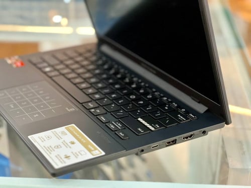 ASUS Vivobook X1404VA