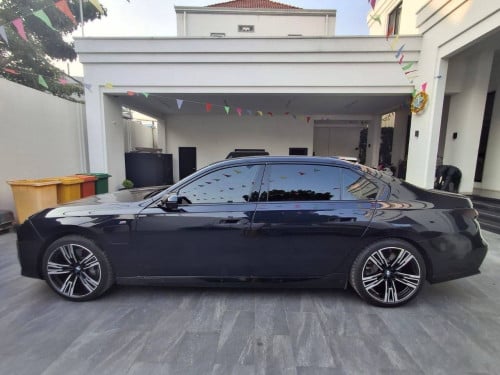 BMW i7 2023
