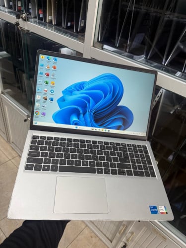 Dell Inspiron 15 2021 (98%)