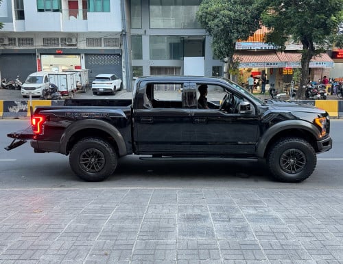 Ford F-150 Raptor 2020 , Full Option , ក្នុង​កាបូន​ , ជណ្ដើរ​ក្រោយ​