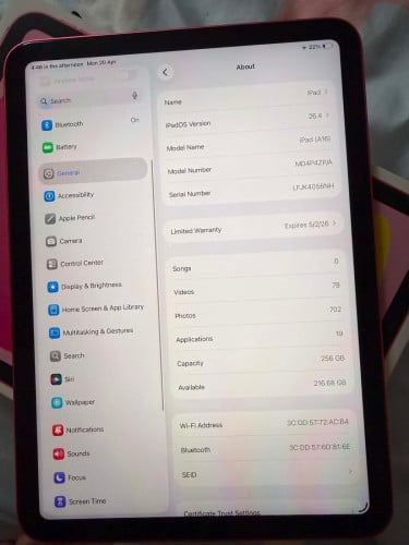 iPad A16 (11Th generation) 256G WiFi like new still have warranty