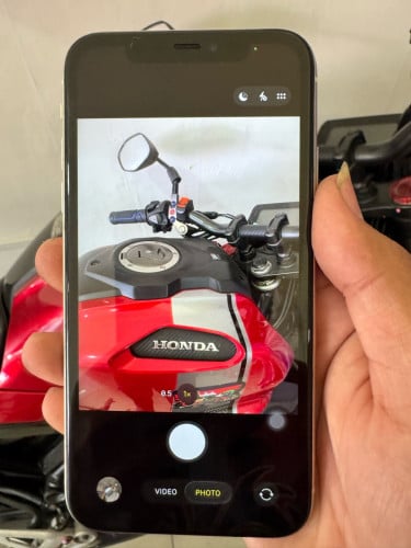 IPhone 11 64G Lla នៅស្អាតល្មមប្រេី