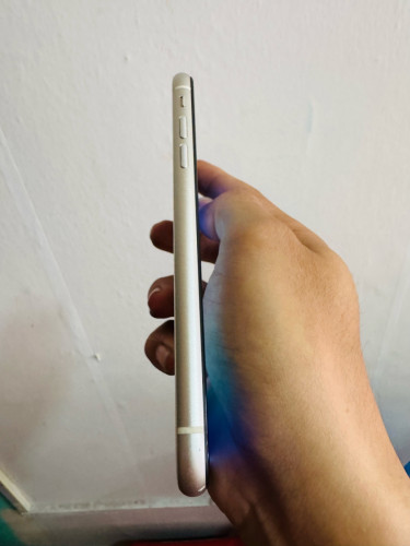 IPhone 11 64G Lla នៅស្អាតល្មមប្រេី