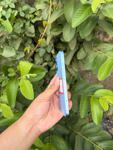 iphone 17 sky blue 256g ZA 755$