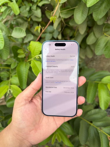iphone 17 sky blue 256g ZA 755$