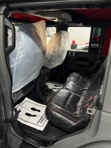 Jeep Wrangler Rubicon 2021 , ម្ចាស់ដេីម​ទិញខ្លាញ់គោ​ , 3មុឺនគីទ្បូ​