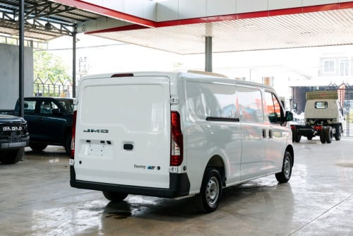 JMC TOURING EV ដឹកទំនិញថ្មី