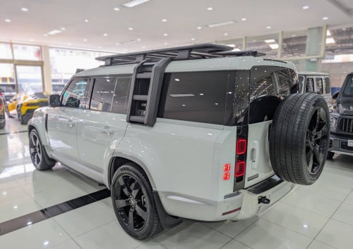 Land Rover Defender 2023