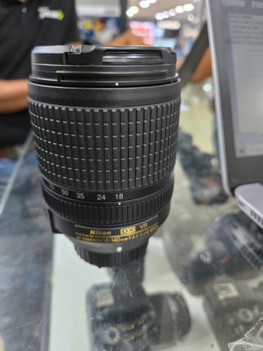 Len Nikon 18-140